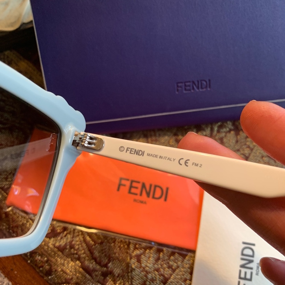 Authentic FENDI 52 Butterfly crystals acetate sunglasses - Picture 12 of 14